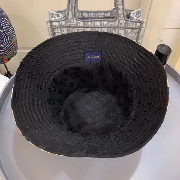 20冬季最新专柜款-路易威登LV2020火爆新款渔夫帽，双面定制！1:1开模订制，原版印花面料+老花皮