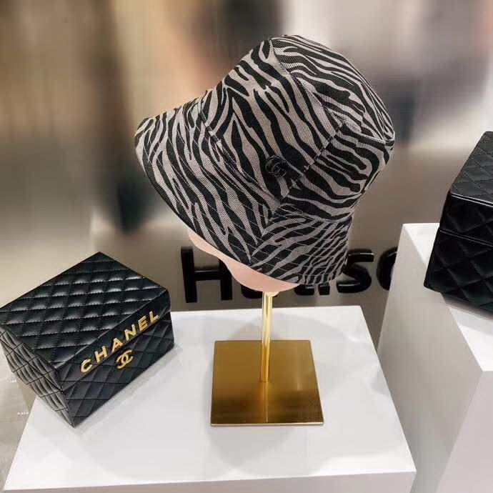 20冬季最新专柜款-Gucci新款双面渔夫帽，秋冬新系列元素，斑马纹渔夫无敌好看，成功逆袭的斑马纹成了秋冬的主色调，我承认我被这个色系征服了！