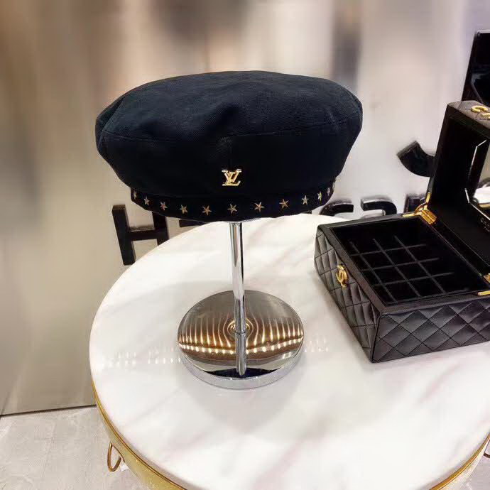 20冬季最新专柜款-路易威登LV新款磨毛星星铆钉斜纹纯棉贝雷帽，重工铜制帽铆钉，很精致，帽型裁剪恰到好处！很好戴！