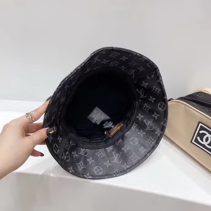 20冬季最新专柜款-路易威登LV刺绣皮革渔夫帽精致双重刺绣字母，超显高级！经典老花情怀，轻奢大牌，妥妥高级