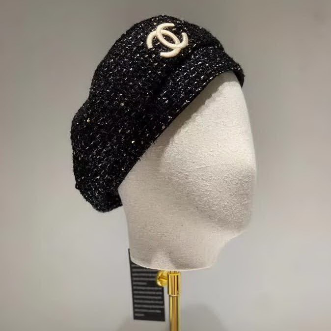 20冬季最新专柜款-香奈儿Chanel毛呢贝蕾帽，专柜同步，精致刺绣logo 百搭款，搭衣必备