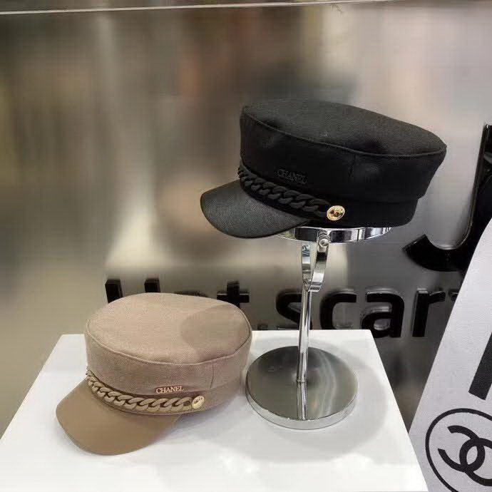 20冬季最新专柜款-Chanel新款磨砂链条装饰拼皮帽檐军帽。高档羊毛呢子，爆款军帽