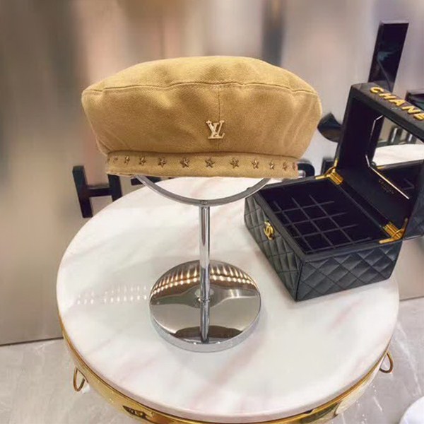 20冬季最新专柜款-路易威登LV新款磨毛星星铆钉斜纹纯棉贝雷帽，重工铜制帽铆钉，很精致，帽型裁剪恰到好处！很好戴！