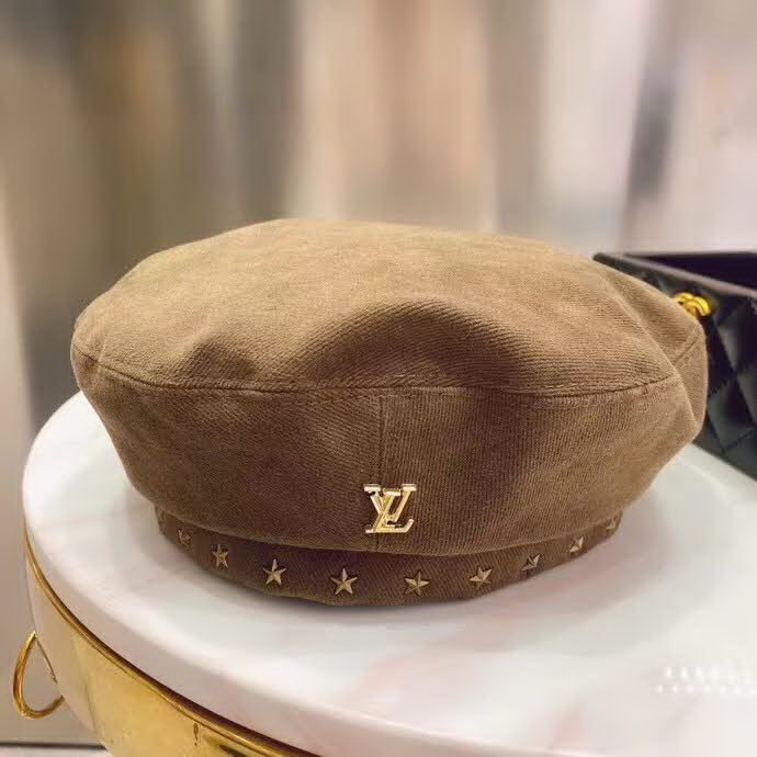20冬季最新专柜款-路易威登LV新款磨毛星星铆钉斜纹纯棉贝雷帽，重工铜制帽铆钉，很精致，帽型裁剪恰到好处！很好戴！