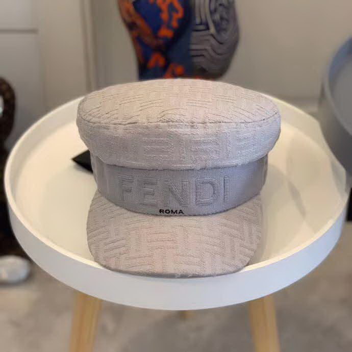 20冬季最新专柜款-Fendi20秋冬新款老花字母logo童帽军帽超名媛，加深帽型更显气质，本季爆款