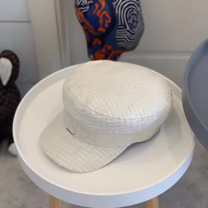 20冬季最新专柜款-Fendi20秋冬新款老花字母logo童帽军帽超名媛，加深帽型更显气质，本季爆款