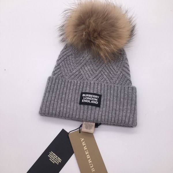 官网同步20秋季最新款-Burberry新款毛线针织帽子，独​家定‎制​超大毛球​，特别​火爆，采用精选​毛​线，手感超柔软，弹性极佳