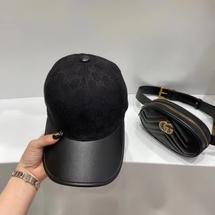 20冬季最新专柜款-古驰Gucci新款棒球帽。帆布拼皮，专柜热卖款，1:1开模订制，原版帆布料+头层牛皮，时尚帅气！质量超赞