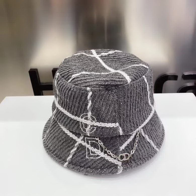 20冬季最新专柜款-Balenciaga新款粗呢大格纹桶帽渔夫帽，面料超厚实的一款，很有质感，简约风格设计，小心机CD链，简约而不简单！