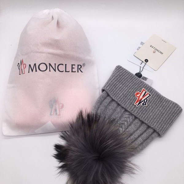 官网同步20秋季最新款-Moncler新款针织帽，独家定制超大狐狸毛球，特别火爆，采用精选毛线，手感超柔软，弹性极佳