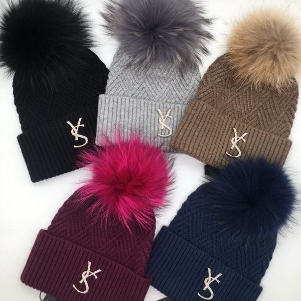 官网同步20秋季最新款-YSL新款毛线针织帽子，独家定制超大毛球，特别火爆，采用精选毛线，手感超柔软，弹性极佳