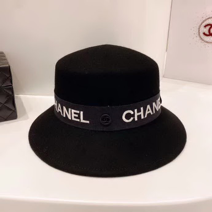 20冬季最新专柜款-Chanel20秋冬新款羊毛礼帽，羊毛材质，妥妥的高级货！奢华气质款！超衬气质的一款帽子！