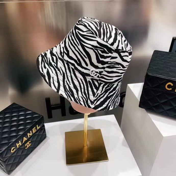 20冬季最新专柜款-Gucci新款双面渔夫帽，秋冬新系列元素，斑马纹渔夫无敌好看，成功逆袭的斑马纹成了秋冬的主色调，我承认我被这个色系征服了！