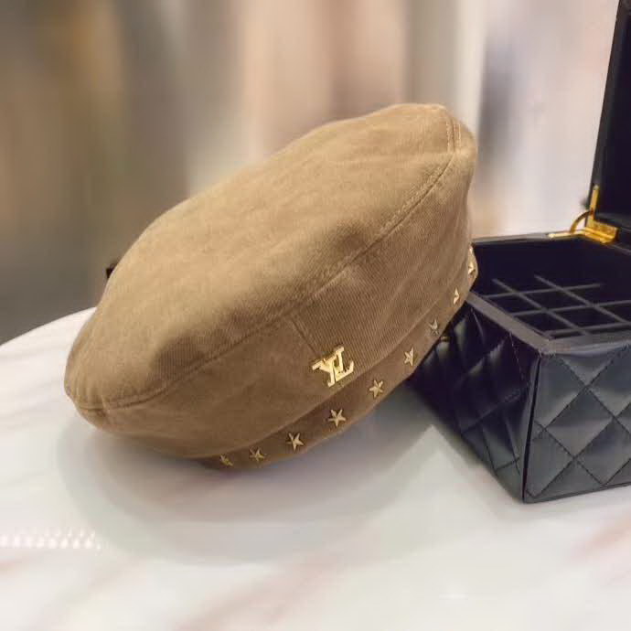 20冬季最新专柜款-路易威登LV新款磨毛星星铆钉斜纹纯棉贝雷帽，重工铜制帽铆钉，很精致，帽型裁剪恰到好处！很好戴！