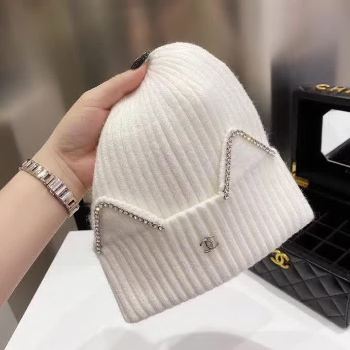 20冬季最新专柜款-Chanel猫耳朵可爱萌软妹子风针织毛线帽，简直就是太好看了！可爱减龄，高弹力羊毛棉，不限头围，甜美减龄超美