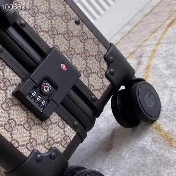 古驰/Gucci 旅行箱，釆用先进聚碳纤维工艺，高档大气的LOGO，独特设计理念，趣味横生，时尚潮流，复古风格与完美工艺，二者结合