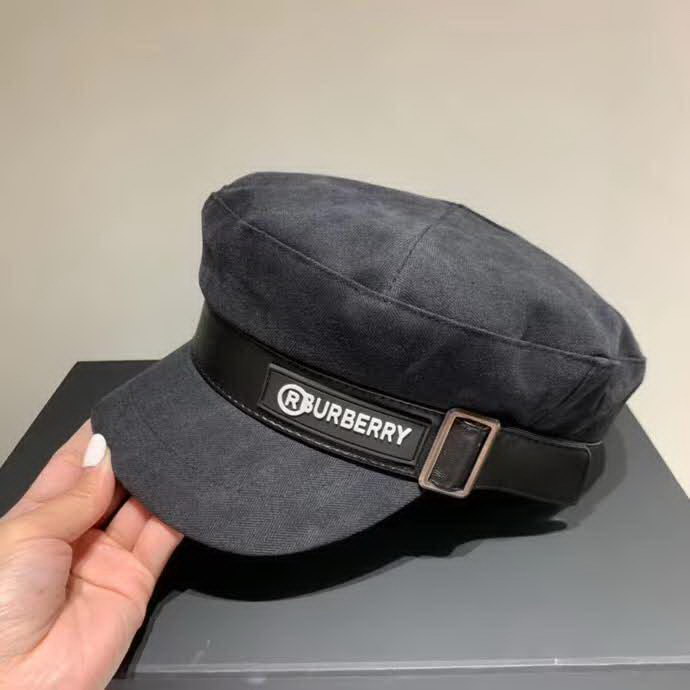 20冬季最新专柜款-Burberry简约时尚军帽，帽型超正的，帆布面料 四季皆宜，名媛范儿十足