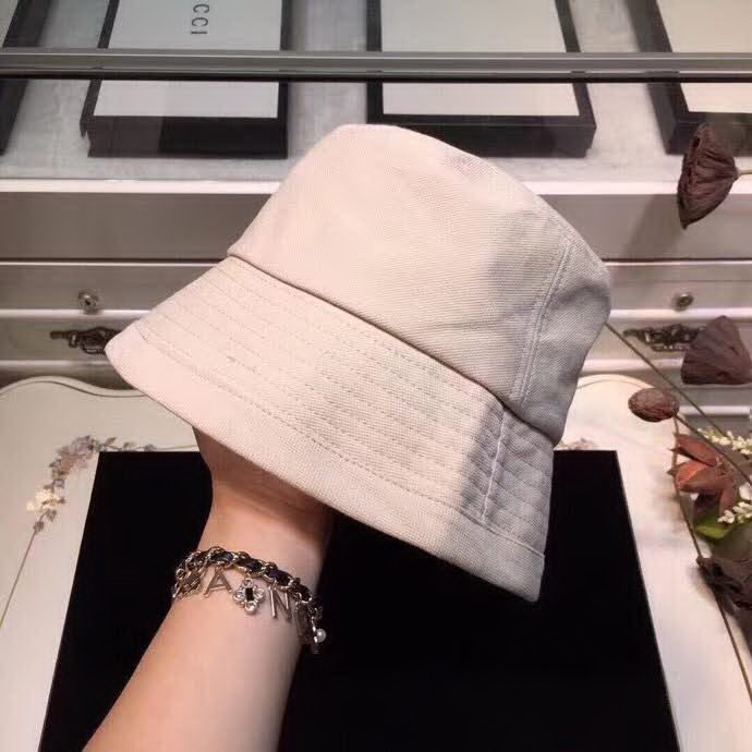 20冬季最新专柜款-Burberry杨幂同款，手感很好，超美渔夫帽 日常休闲必备啦