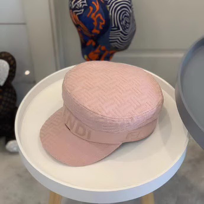 20冬季最新专柜款-Fendi20秋冬新款老花字母logo童帽军帽超名媛，加深帽型更显气质，本季爆款