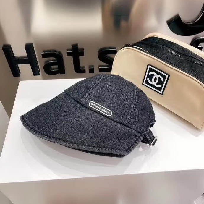 20冬季最新专柜款-Chanel新款个性前后沿渔夫帽，一款很优秀的休闲渔夫帽，洗水牛仔质感复古潮味十足，很强的街拍风，帅！纯棉牛仔棉布，一年四季都可以佩戴