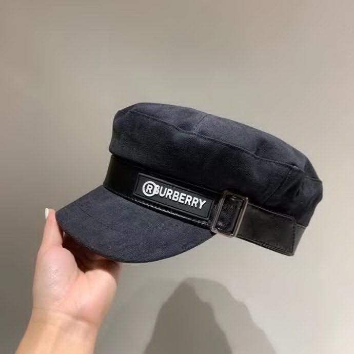 20冬季最新专柜款-Burberry简约时尚军帽，帽型超正的，帆布面料 四季皆宜，名媛范儿十足