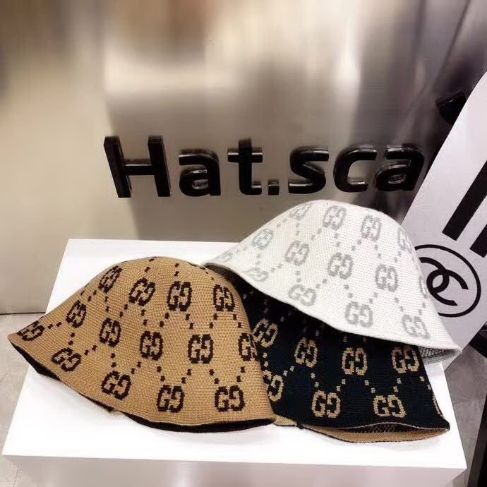 20冬季最新专柜款-Gucci新款gg提花针织渔夫帽桶帽，很温柔的，暖色系，舒适度满分，帽檐有定型钢圈佩戴效果更佳！