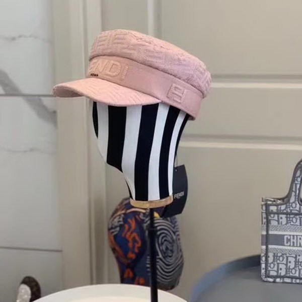 20冬季最新专柜款-Fendi20秋冬新款老花字母logo童帽军帽超名媛，加深帽型更显气质，本季爆款