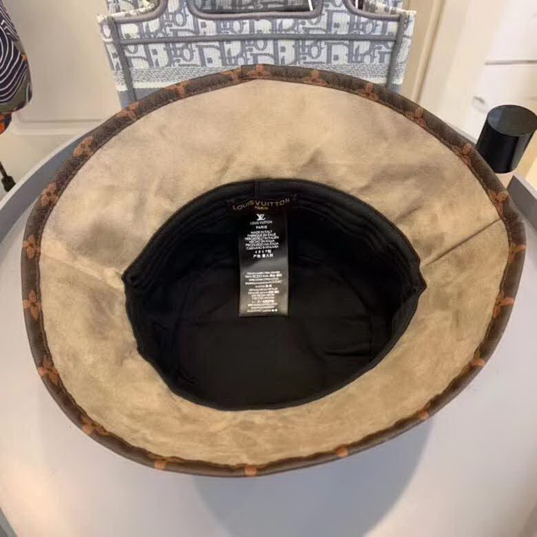 20冬季最新专柜款-路易威登LV压纹渔夫帽精致双重帽铅pu字母，超显高级！经典老花情怀，妥妥高级