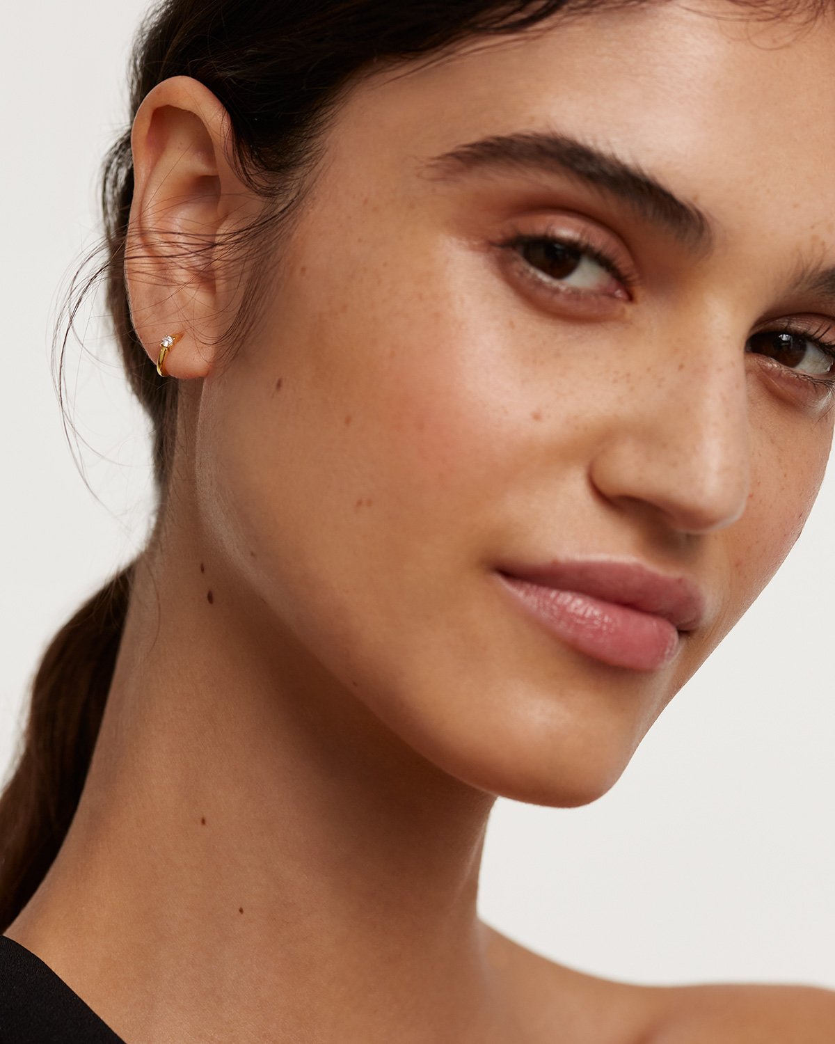 White Solitary Earrings Gold