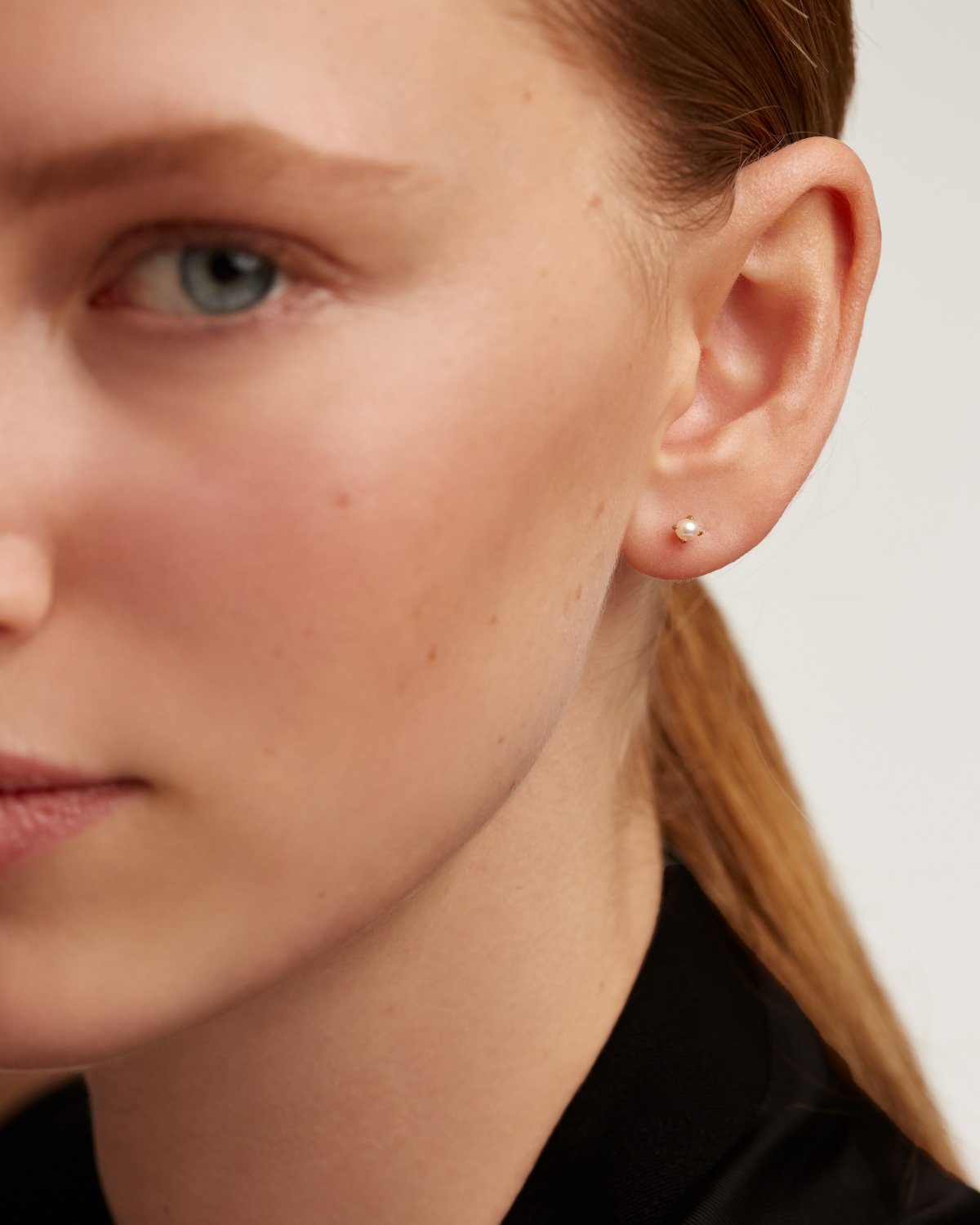 GRID Solitary Mini Pearl Earrings