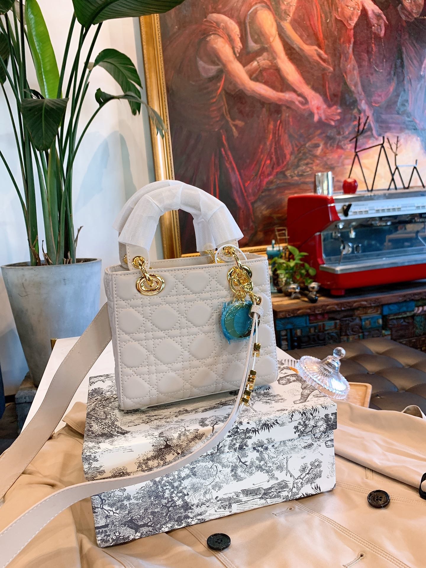 缺货 预定 DIOR  LB5912005020152  size: 18x15cm