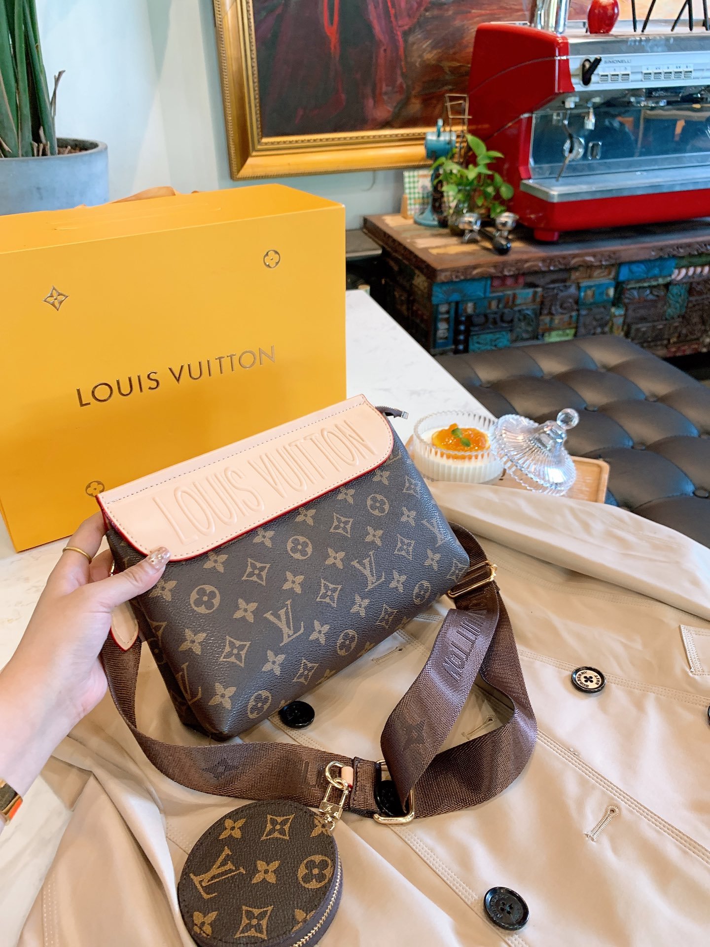 LOUIS VUITTON  LB5212005020150  size: 25cm