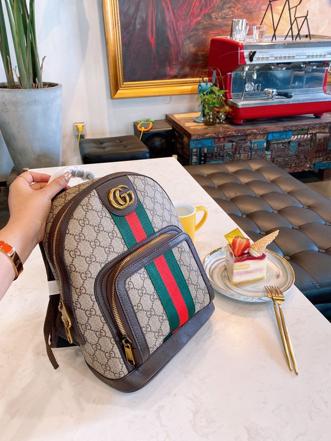 GUCCI  LB5612005020122  size: 30x23cm