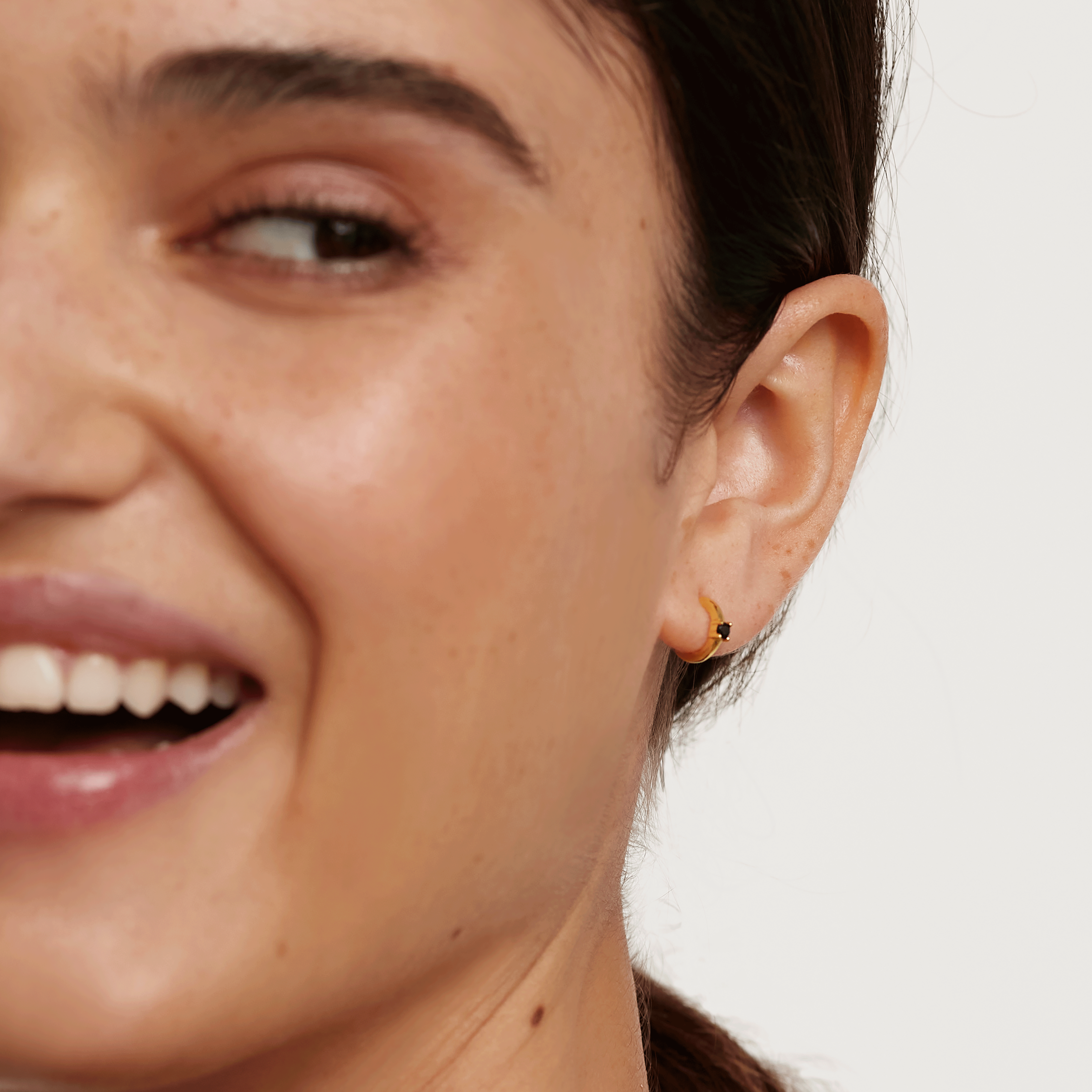 Black Solitary Earrings Gold