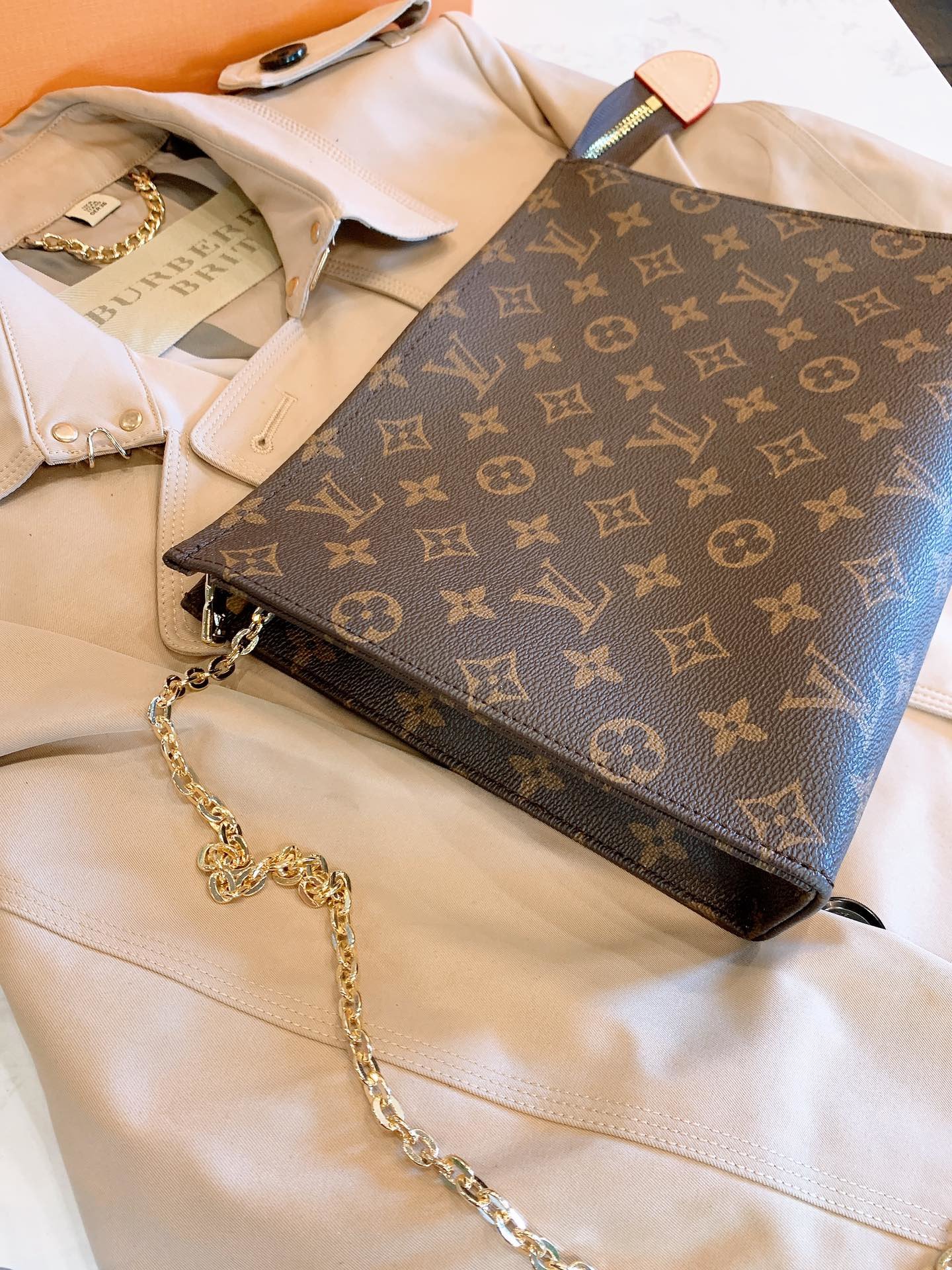 LOUIS VUITTON  LB0212005020129  size: 25x19cm