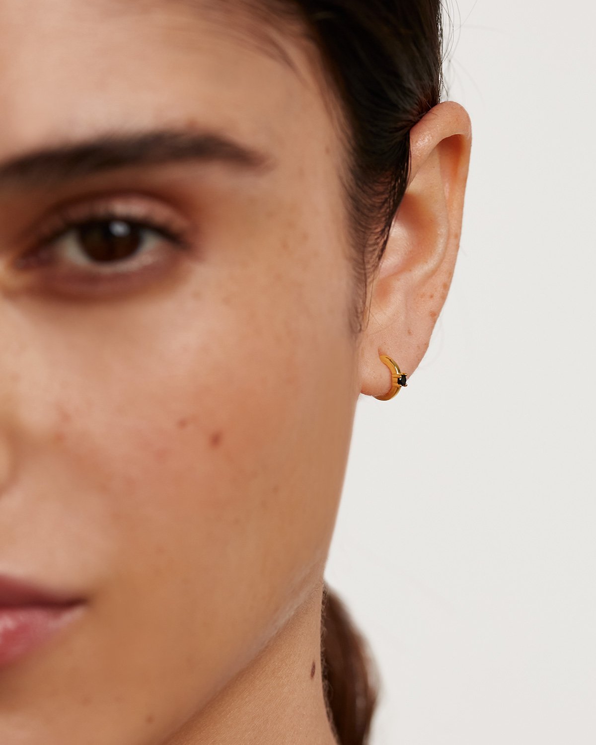 Black Solitary Earrings Gold
